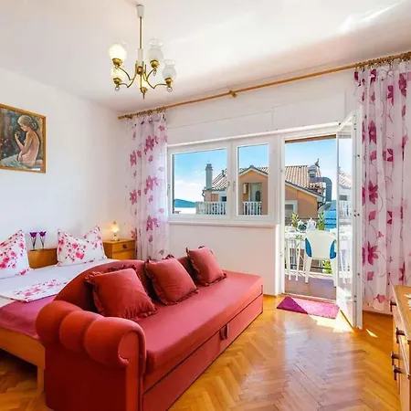 Three-bedroom In I Appartement