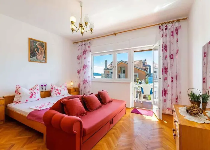 Three-bedroom In I Appartement