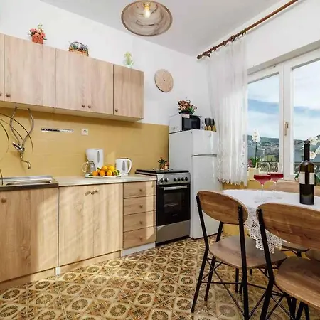 Apartment Three-bedroom In I