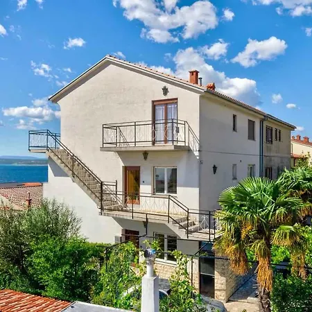 Three-bedroom In I *