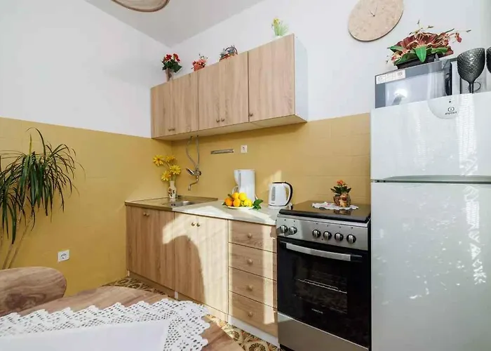 Three-bedroom In I דירה *