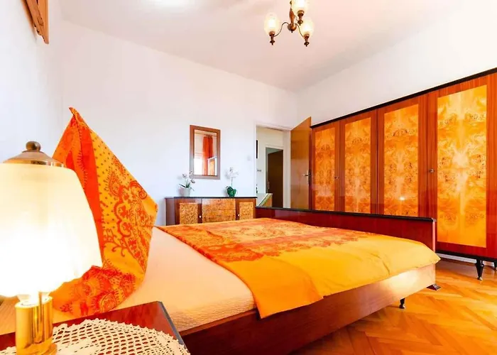 Three-bedroom In I דירה *