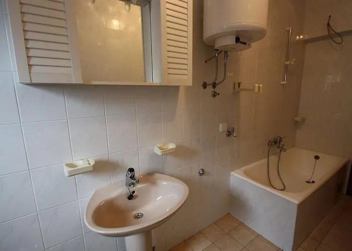 Three-bedroom In I شقة